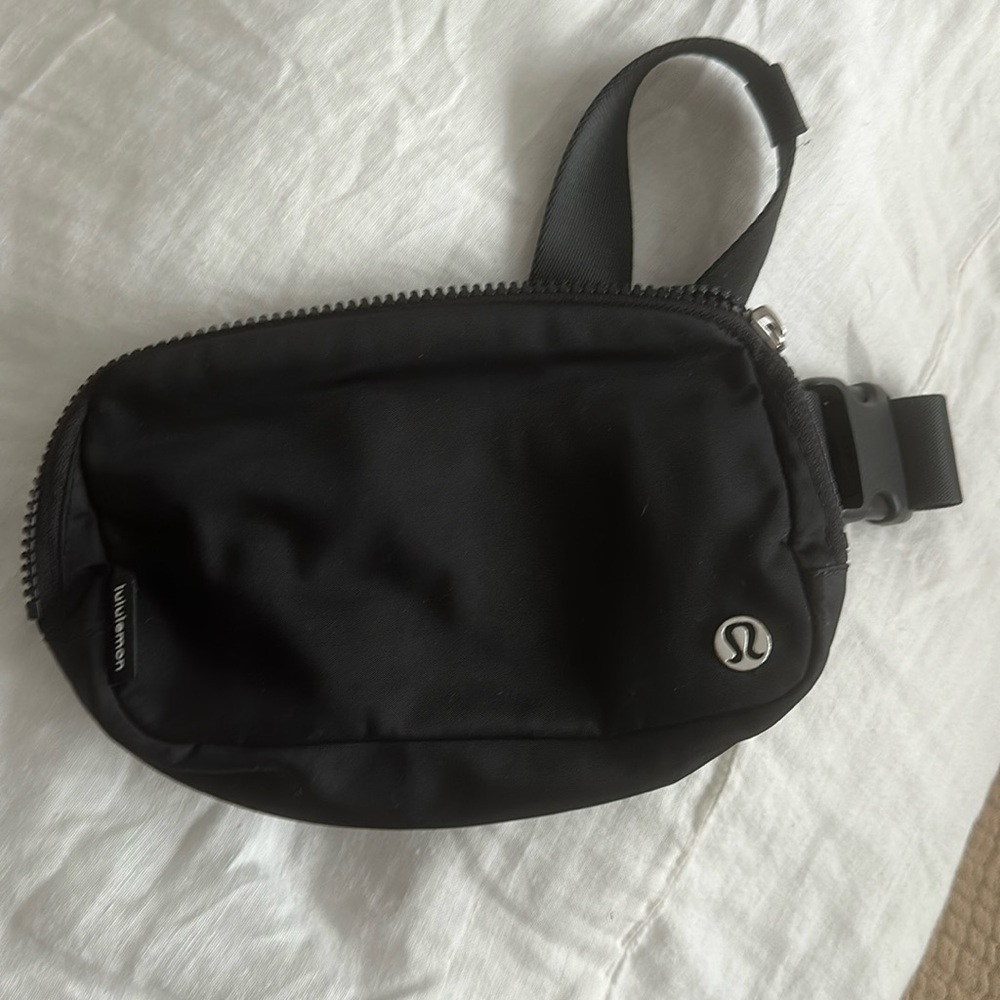Lululemon Everywhere Belt Bag